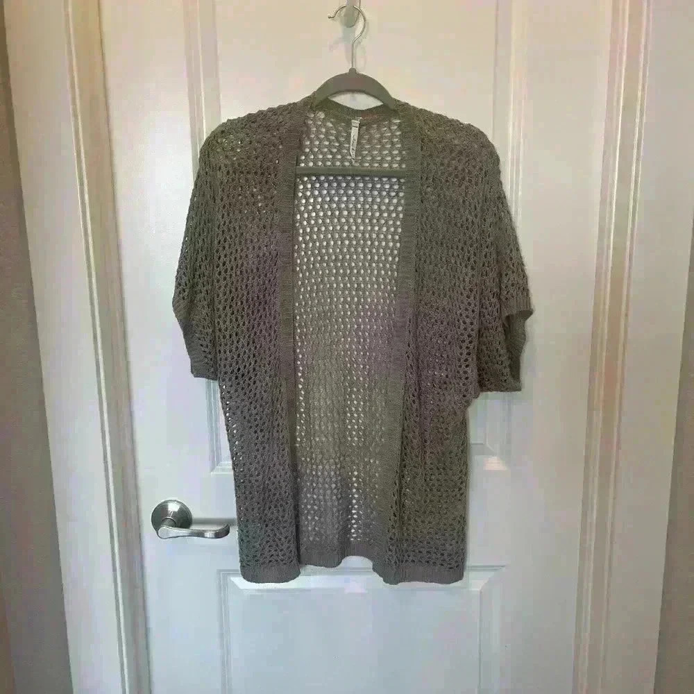 WILLOW & CLAY Loose Crochet Knit Short Sleeve cardigan